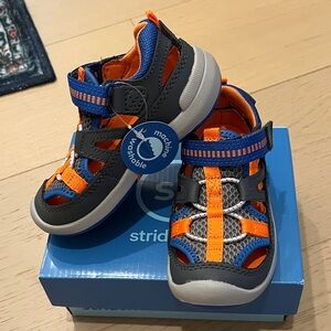 Stride Rite 6.5W Closed-Toe Kids Sandals